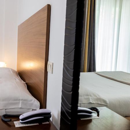 Hotel Trieste Rimini Esterno foto
