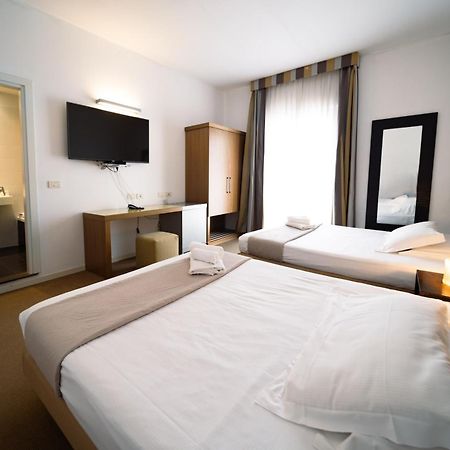Hotel Trieste Rimini Esterno foto