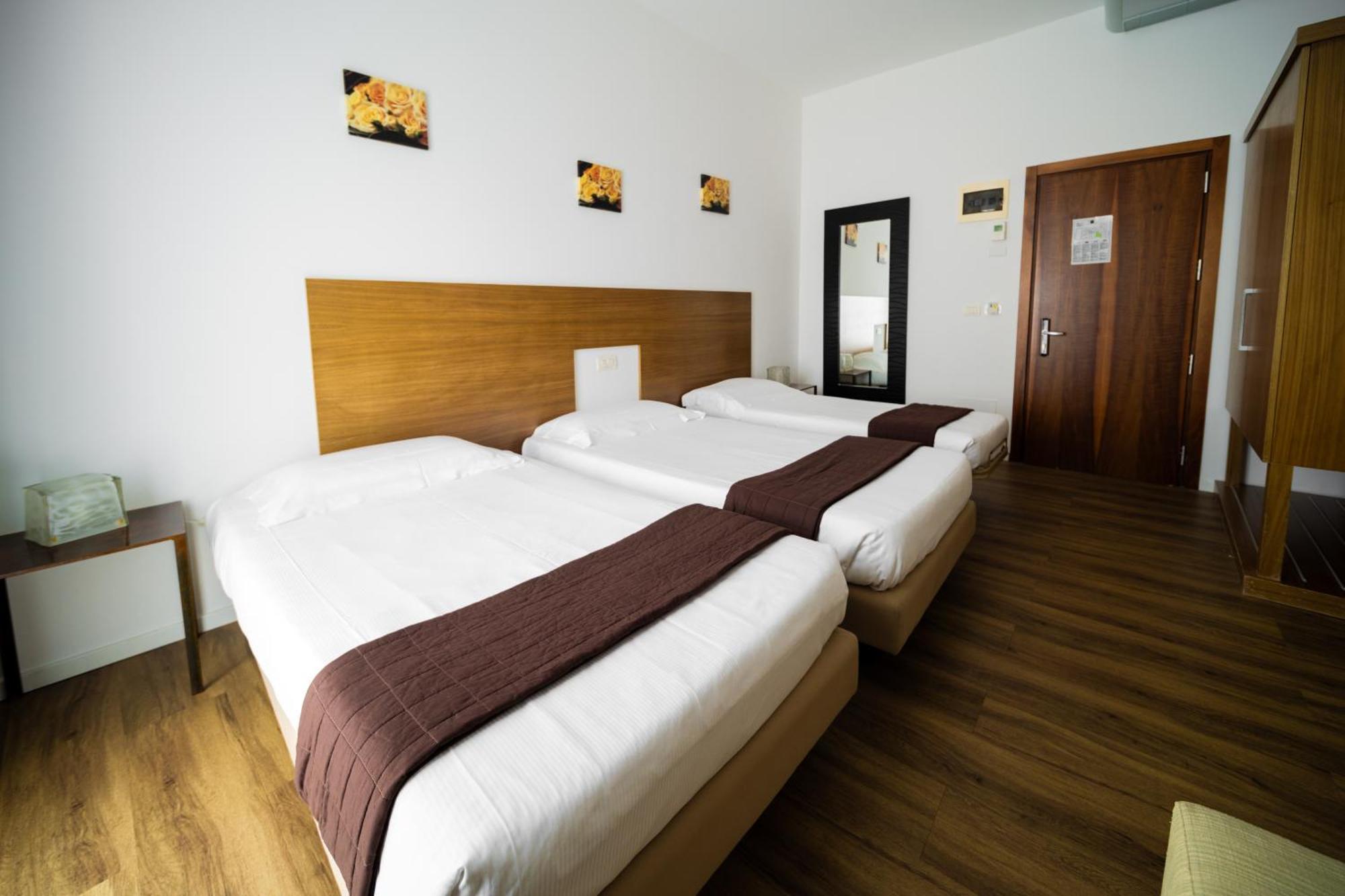 Hotel Trieste Rimini Esterno foto