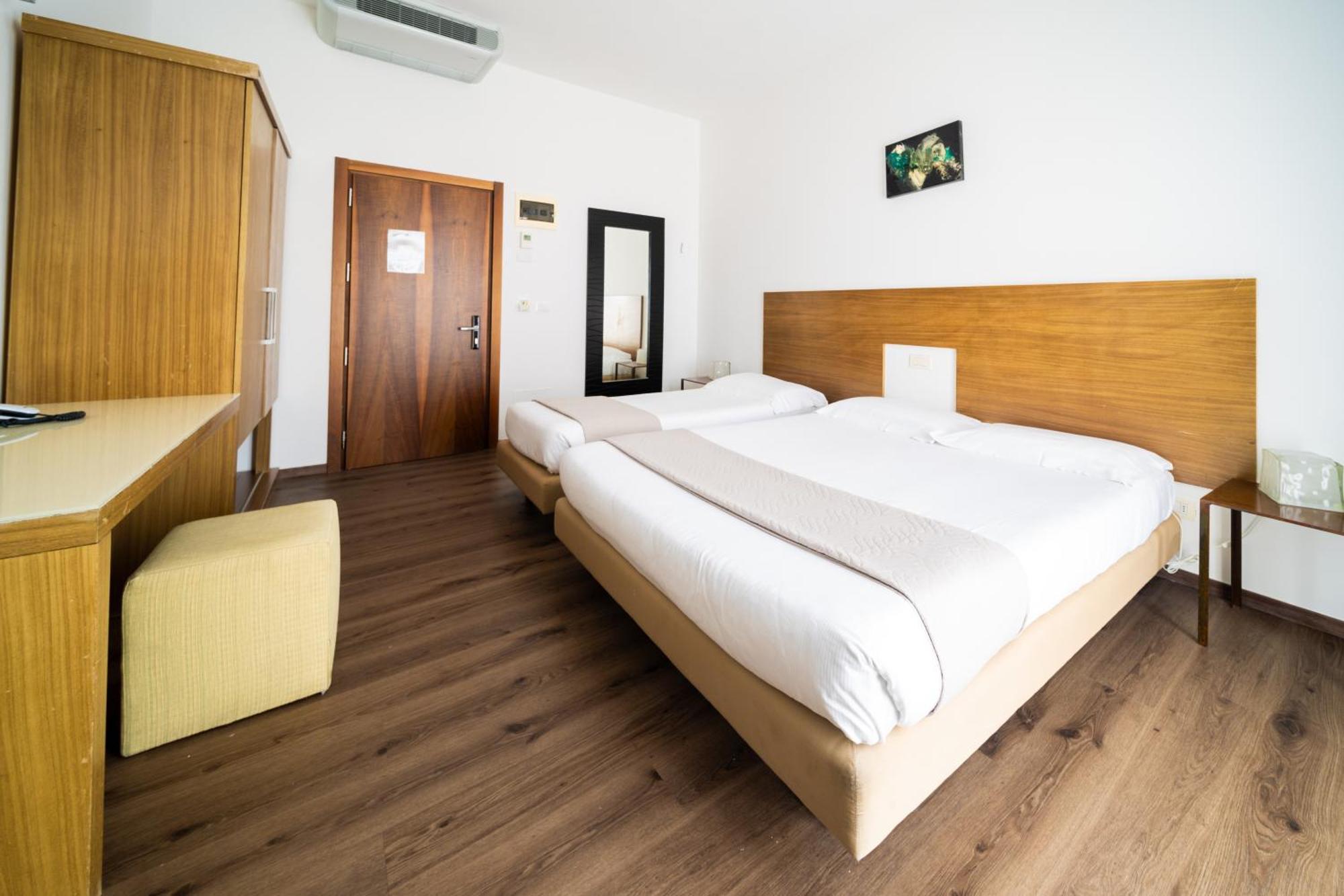 Hotel Trieste Rimini Esterno foto