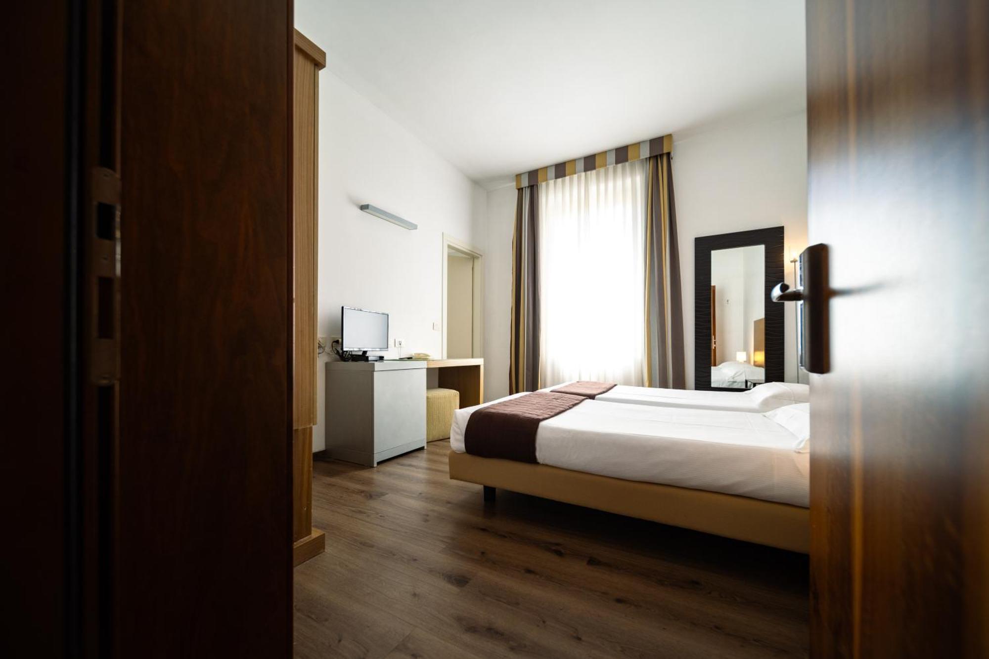 Hotel Trieste Rimini Esterno foto