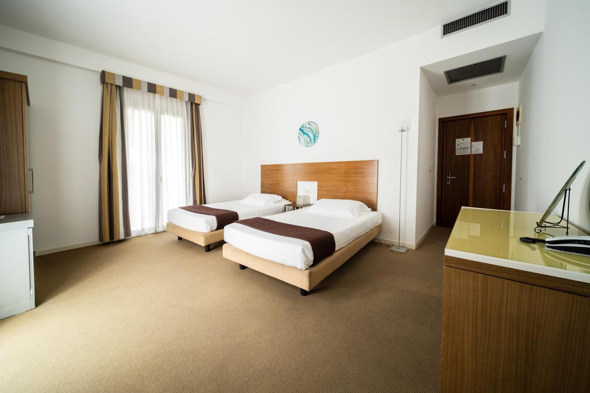 Hotel Trieste Rimini Esterno foto