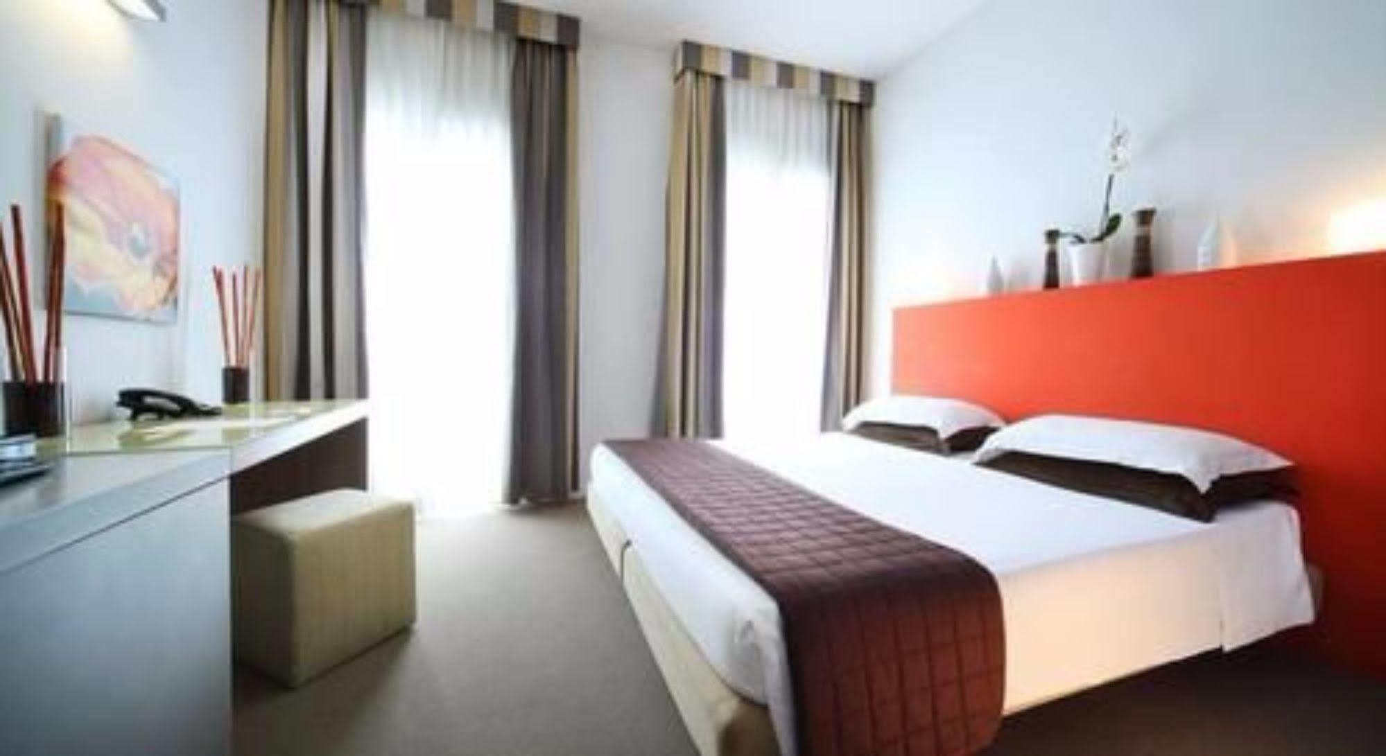 Hotel Trieste Rimini Esterno foto